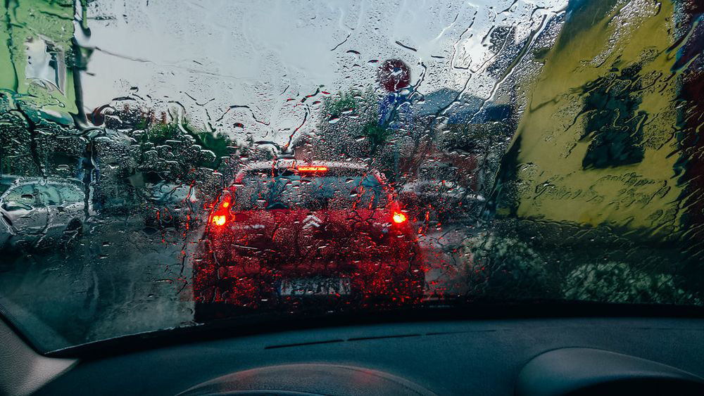 Vožnja po kiši je ozbiljan izazov i za najiskusnije šofere
