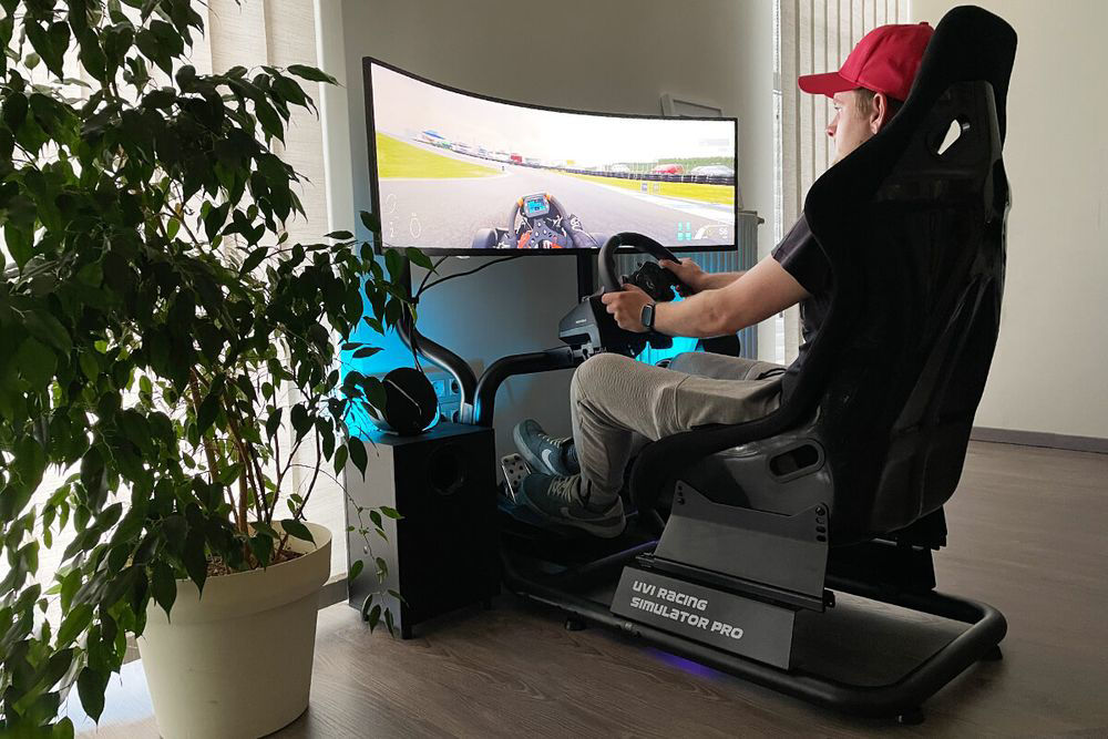 Softver simulacije vožnje u kombinaciji sa adekvatnih hardverom verodostojno podražava iskustvo vožnje pravog automobila